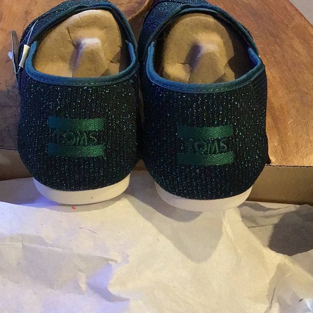 Toms - Picture 4 of 5
